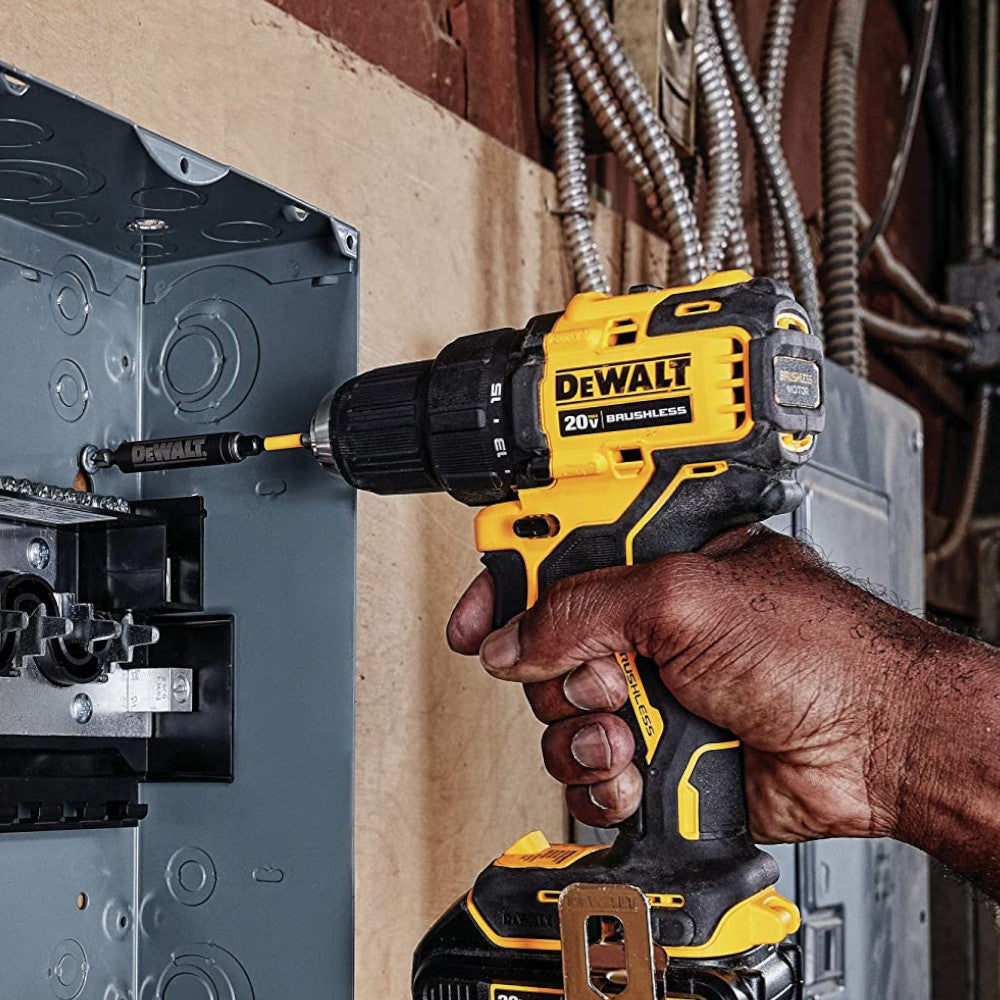 Perceuse-visseuse compacte 20V MAX Dewalt – Mandrin 1/2 po avec 2 batteries (DCD708C2) - Remis à neuf