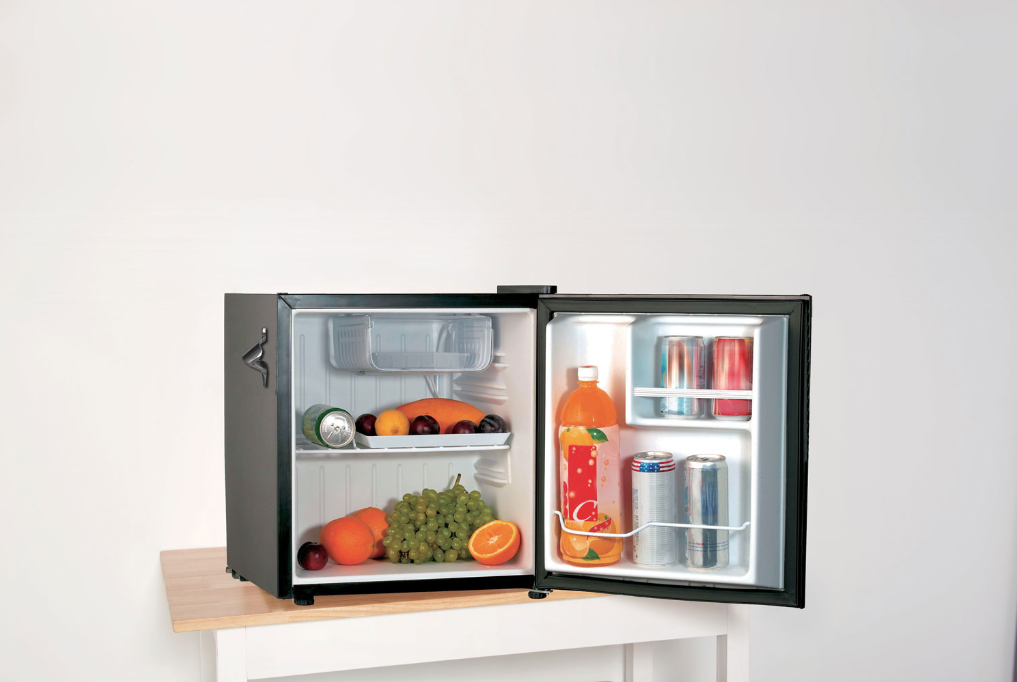 Réfrigérateur Frigidaire Retro de 1,6 pi³ (EFR176) - Noir - Les soldes du printemps - Recertifié